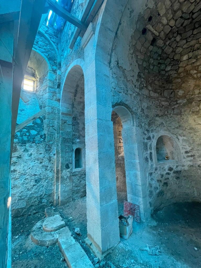 GİRESUN'UN ALUCRA İLÇESİNDE 19. YÜZYILDA YAPILDIĞI TAHMİN EDİLEN ÇAKRAK KİLİSESİ, GİRESUN İL ÖZEL İDARESİ TARAFINDAN ASLINA UYGUN ŞEKİLDE RESTORE EDİLİYOR