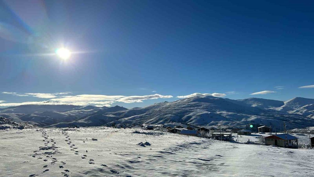 ORDU'NUN KABADÜZ İLÇESİNDE BULUNAN ÇAMBAŞI YAYLASI'NA MEVSİMİN İLK KARI DÜŞTÜ
