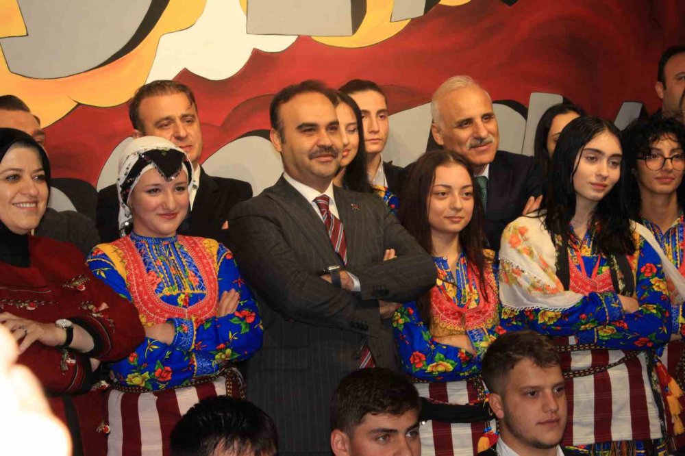 TRABZON BÜYÜKŞEHİR BELEDİYESİ TARAFINDAN PAZARKAPI MAHALLESİ'NDE 2 BİN 200 METREKARE ALANDA KURULAN, TÜRKİYE'NİN 2. UZAY TEMALI BİLİM MERKEZİ OLAN ÖZDEMİR BAYRAKTAR BİLİM MERKEZİ VE PLANETARYUM TÖRENLE HİZMETE AÇILDI