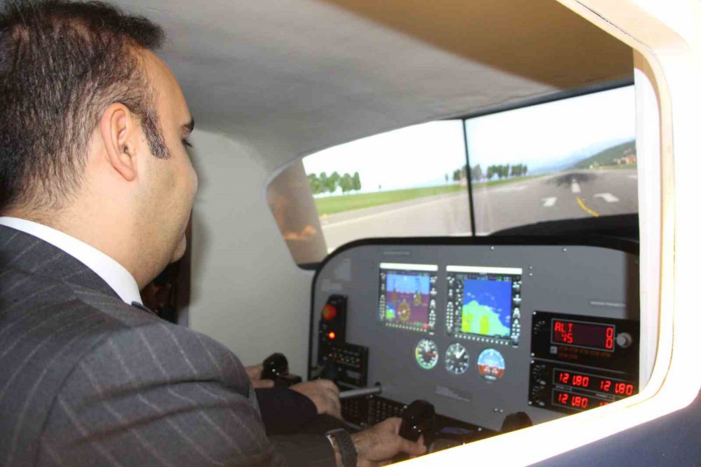 TRABZON BÜYÜKŞEHİR BELEDİYESİ TARAFINDAN PAZARKAPI MAHALLESİ'NDE 2 BİN 200 METREKARE ALANDA KURULAN, TÜRKİYE'NİN 2. UZAY TEMALI BİLİM MERKEZİ OLAN ÖZDEMİR BAYRAKTAR BİLİM MERKEZİ VE PLANETARYUM TÖRENLE HİZMETE AÇILDI