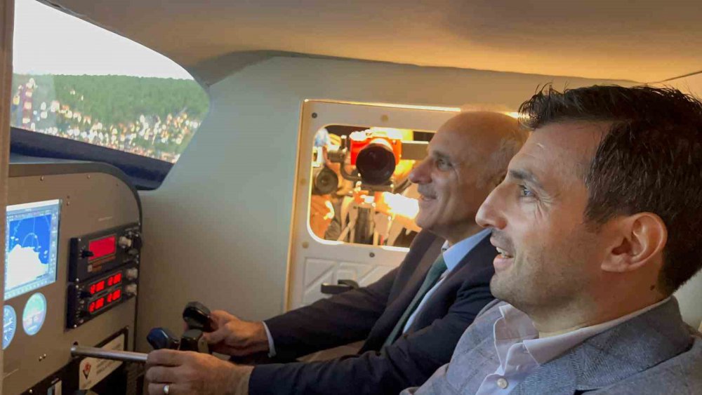 TRABZON BÜYÜKŞEHİR BELEDİYESİ TARAFINDAN PAZARKAPI MAHALLESİ'NDE 2 BİN 200 METREKARE ALANDA KURULAN, TÜRKİYE'NİN 2. UZAY TEMALI BİLİM MERKEZİ OLAN ÖZDEMİR BAYRAKTAR BİLİM MERKEZİ VE PLANETARYUM TÖRENLE HİZMETE AÇILDI