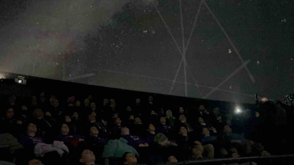 TRABZON BÜYÜKŞEHİR BELEDİYESİ TARAFINDAN PAZARKAPI MAHALLESİ'NDE 2 BİN 200 METREKARE ALANDA KURULAN, TÜRKİYE'NİN 2. UZAY TEMALI BİLİM MERKEZİ OLAN ÖZDEMİR BAYRAKTAR BİLİM MERKEZİ VE PLANETARYUM TÖRENLE HİZMETE AÇILDI