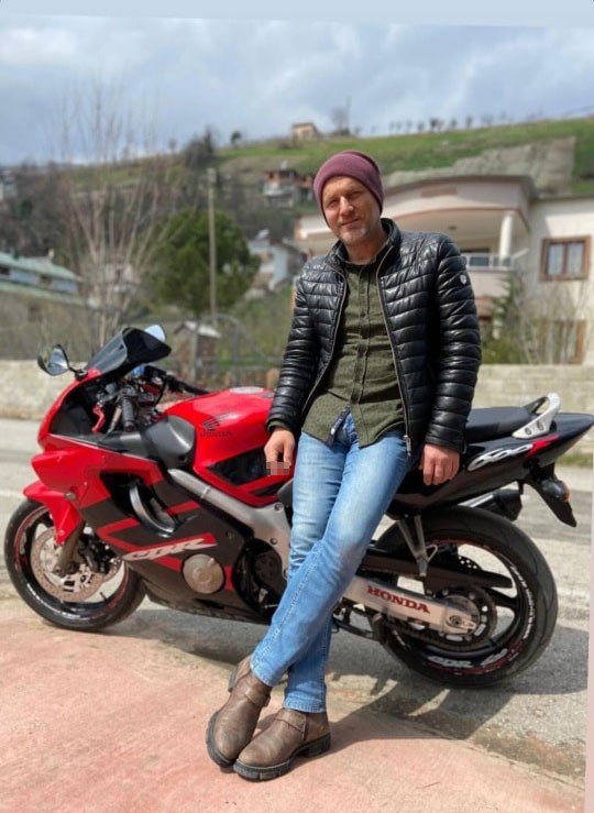 TRABZON'UN AKÇAABAT İLÇESİNDE BİR OTOMOBİLİN ŞARAMPOLE YUVARLANMASI SONUCU ALİ MURATOĞLU  VE BARIŞ TÜRKAN HAYATINI KAYBEDERKEN, KAZADA YARALANAN ALİ CEMAL SU’NUN HASTANEDE TEDAVİ ALTINA ALINDI