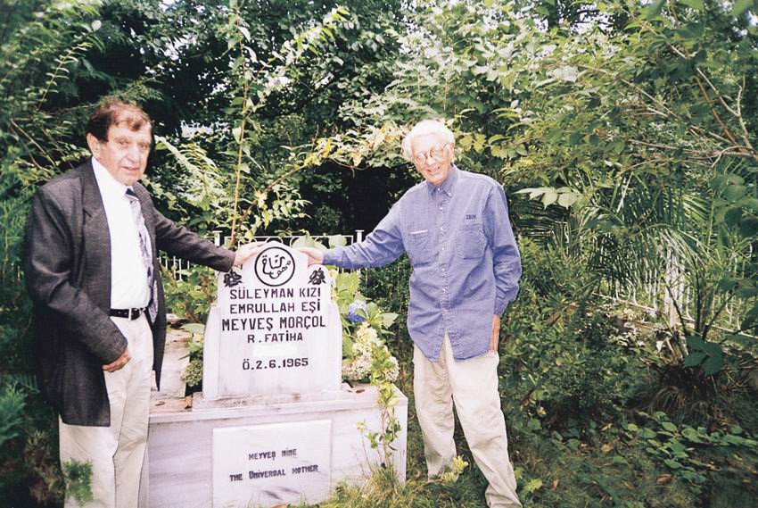 TRABZON'UN SÜRMENE İLÇESİNDE 58 YIL ÖNCE HAYATINI KAYBEDEN VE ÖLÜMÜNDEN SONRA AMERİKA BİRLEŞİK DEVLETLERİ'NDE (ABD) UZAYLI OLDUĞUNA İNANILAN MEYVEŞ NİNE GİZEMİNİ KORUYOR