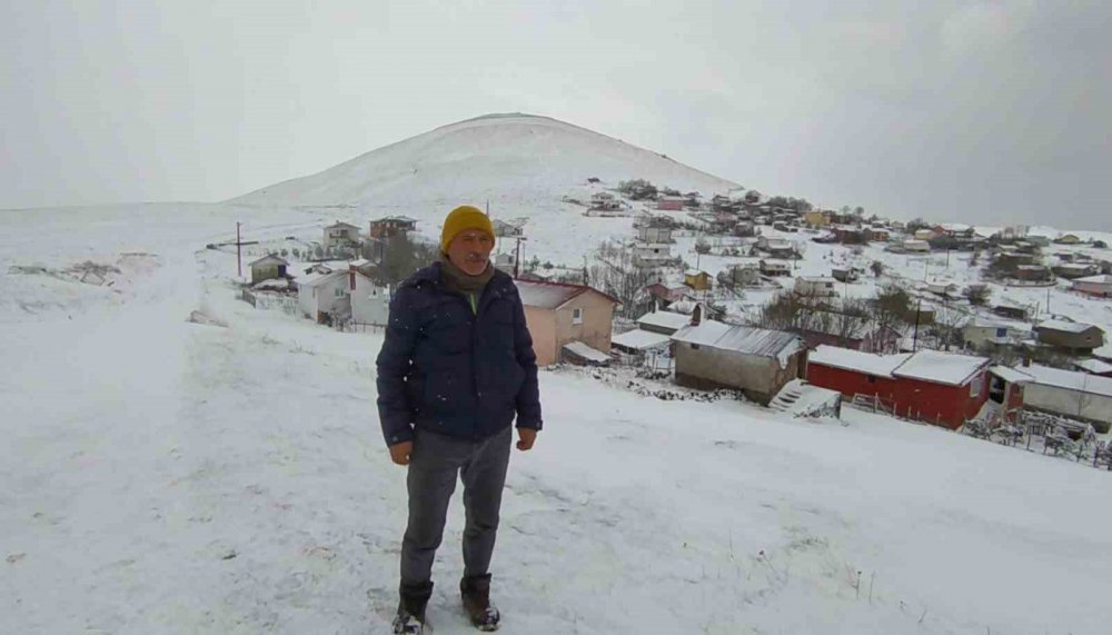 TOKAT'IN BAŞÇİFTLİK İLÇESİNDE GECE SAATLERİNDEN İTİBAREN KAR YAĞIŞI ETKİLİ OLDU, İLÇE MERKEZİ BEYAZA BÜRÜNDÜ