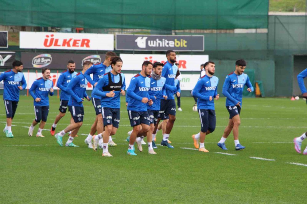 TRABZONSPOR TEKNİK DİREKTÖR ABDULLAH AVCI: "HER SEFERİNDE DAHA İYİSİNİ YAPMAK İÇİN ÇALIŞIYORUZ"