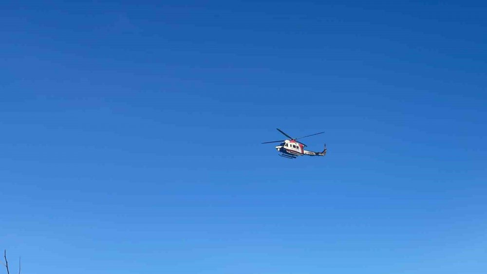 RİZE'NİN ARDEŞEN İLÇESİNDE 27 KASIM GÜNÜ YAŞANAN FIRTINADA SAHİLDE DALGALARIN GETİRDİĞİ ODUNLARI TOPLAMAK İSTEDİĞİ SIRADA DALGALAR ARASINDA KAYBOLAN KADINI ARAMA ÇALIŞMALARI 5. GÜNÜNDE DE SÜRÜYOR