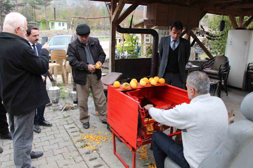 AMASYA'DA YAŞAYAN BİR TAMİRCİ USTASI ESKİ ÇAMAŞIR MAKİNESİNİ HURMA SOYMA MAKİNESİNE DÖNÜŞTÜRDÜ