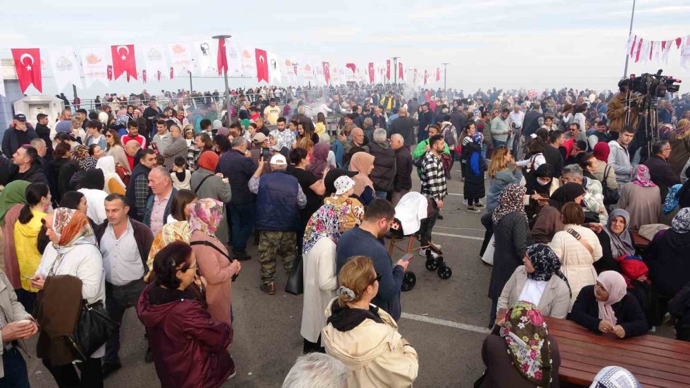 ORDU'NUN SAKİN ŞEHİR ÜNVANINA SAHİP PERŞEMBE İLÇESİNDE BİNLERCE VATANDAŞ HAMSİ FESTİVALİNDE BULUŞTU