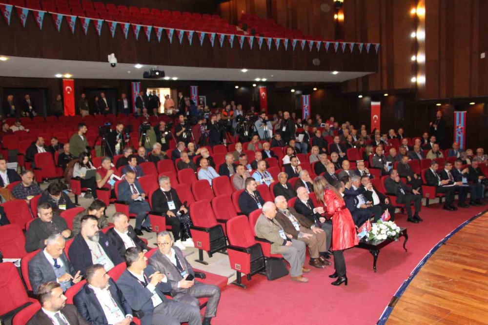 TRABZONSPOR OLAĞAN GENEL KURUL TOPLANTISI GERÇEKLEŞTİRİLDİ. DENETLEME KURULU ÜYESİ İSMET KESKİN TRABZONSPOR'UN NET BORCUNUN 4 MİLYAR 45 MİLYON 369 MİLYON OLDUĞUNU AÇIKLADI