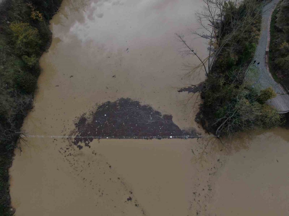 SON YILLARDA DOĞU KARADENİZ BÖLGESİ'NİN ÖNEMLİ TURİZM MERKEZLERİNDEN BİRİ OLMASI İÇİN YOĞUN UĞRAŞLAR VERİLEN TRABZON'UN AKÇAABAT İLÇESİNDEKİ SERA GÖLÜ, UZUNGÖL GİBİ GİDEREK SIĞ BİR GÖL HALİNE GELİYOR