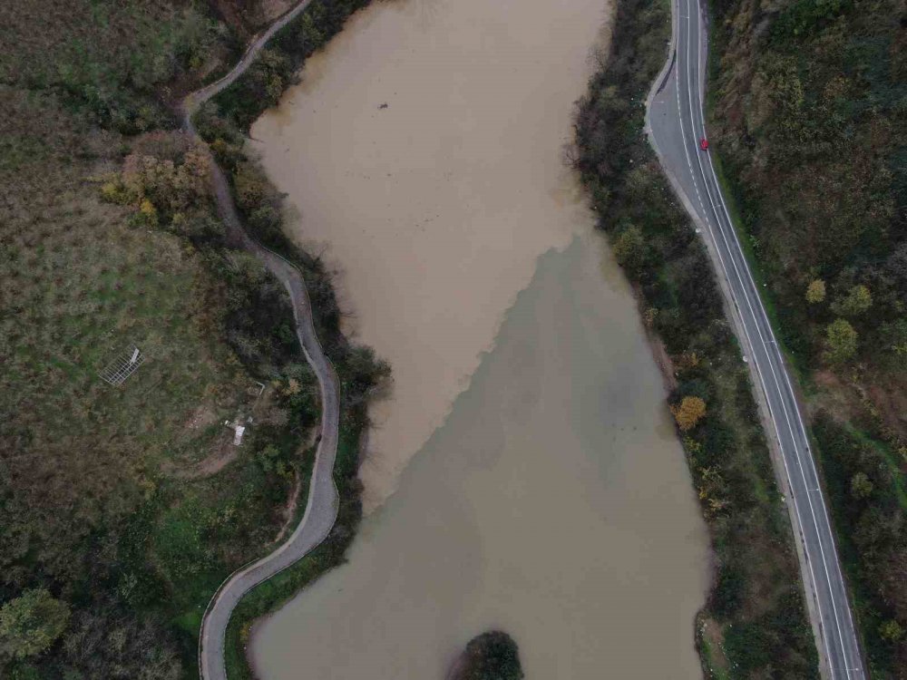 SON YILLARDA DOĞU KARADENİZ BÖLGESİ'NİN ÖNEMLİ TURİZM MERKEZLERİNDEN BİRİ OLMASI İÇİN YOĞUN UĞRAŞLAR VERİLEN TRABZON'UN AKÇAABAT İLÇESİNDEKİ SERA GÖLÜ, UZUNGÖL GİBİ GİDEREK SIĞ BİR GÖL HALİNE GELİYOR