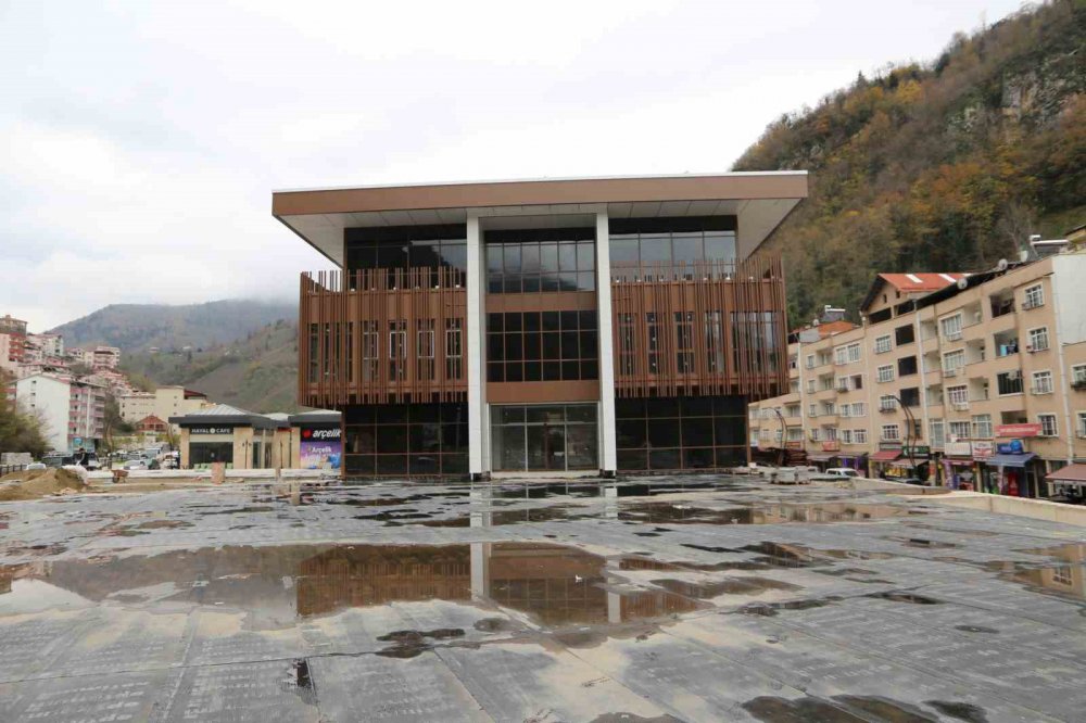 GİRESUN'DA 22 AĞUSTOS 2020'DE YAŞANAN SEL AFETİ SONRASI SELDEN EN FAZLA ETKİLENEN İLÇELERİN BAŞINDA GELEN DERELİ'DE SEL SONRASI 3 BİNLERE DÜŞEN NÜFUS İLÇEYE YAPILAN YATIRIMLAR İLE 10 BİNLERE YÜKSELDİ