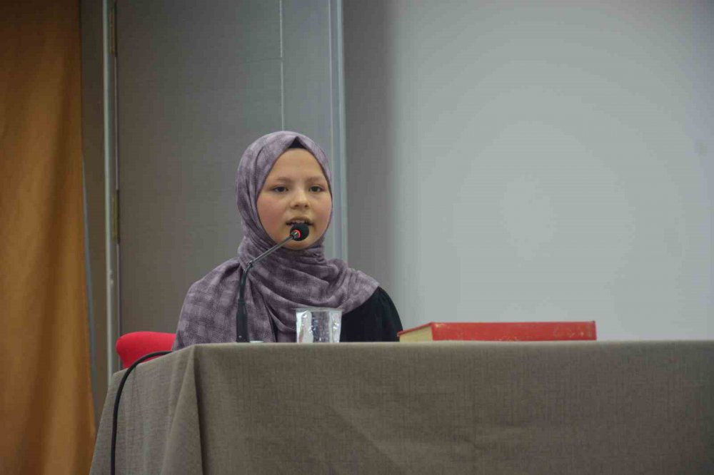 ORDU'NUN ÜNYE İLÇESİNDE, ORTAOKULLAR ARASI GENÇ NİDA (KIZ) KUR'AN-I KERİM'İ GÜZEL OKUMA VE HAFIZLIK YARIŞMASI DÜZENLENDİ. HAFIZLIK KATEGORİSİNDE RUKİYE ZÜMRA BACACI , KUR'AN'I GÜZEL OKUMADA BEYZANUR KARAYİĞİT BİRİNCİ OLDU