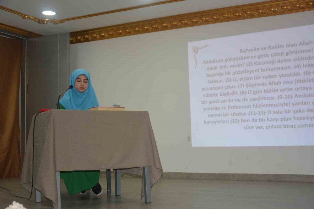 ORDU'NUN ÜNYE İLÇESİNDE, ORTAOKULLAR ARASI GENÇ NİDA (KIZ) KUR'AN-I KERİM'İ GÜZEL OKUMA VE HAFIZLIK YARIŞMASI DÜZENLENDİ. HAFIZLIK KATEGORİSİNDE RUKİYE ZÜMRA BACACI , KUR'AN'I GÜZEL OKUMADA BEYZANUR KARAYİĞİT BİRİNCİ OLDU