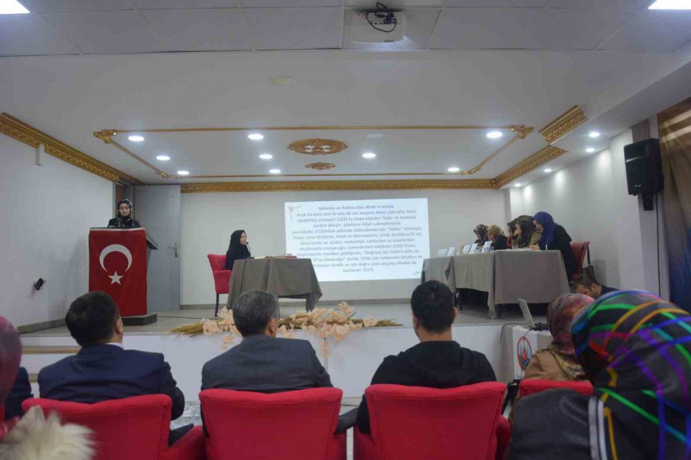 ORDU'NUN ÜNYE İLÇESİNDE, ORTAOKULLAR ARASI GENÇ NİDA (KIZ) KUR'AN-I KERİM'İ GÜZEL OKUMA VE HAFIZLIK YARIŞMASI DÜZENLENDİ. HAFIZLIK KATEGORİSİNDE RUKİYE ZÜMRA BACACI , KUR'AN'I GÜZEL OKUMADA BEYZANUR KARAYİĞİT BİRİNCİ OLDU