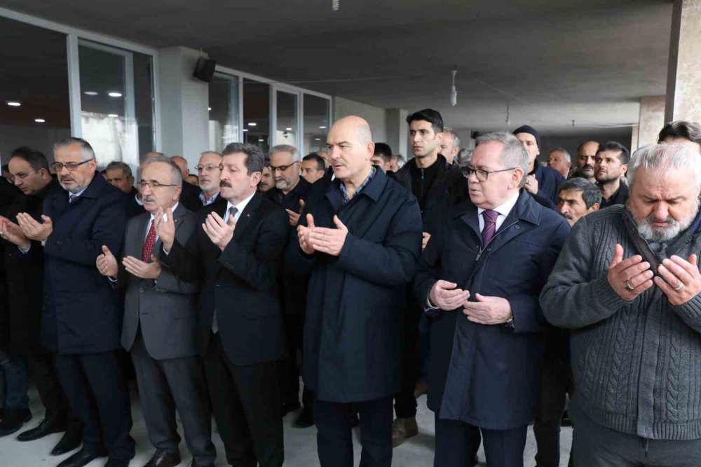 ESKİ İÇİŞLERİ BAKANI VE AK PARTİ İSTANBUL MİLLETVEKİLİ SÜLEYMAN SOYLU'NUN YENGESİ SAMSUN'UN BAFRA İLÇESİNDE DAYISININ HANIMI HAVVA REİS VEFAT ETTİ