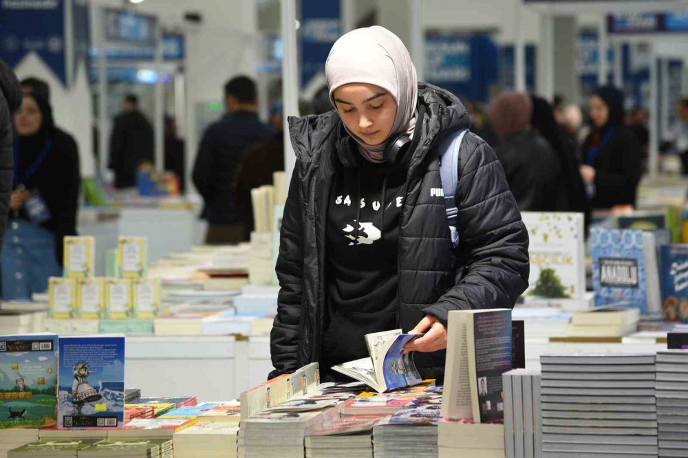 GİRESUN BELEDİYESİ TARAFINDAN BU YIL 4. "SÜ DÜZENLENEN GİRESUN KİTAP FUARI, KAPILARINI KİTAPSEVERLERE AÇTI