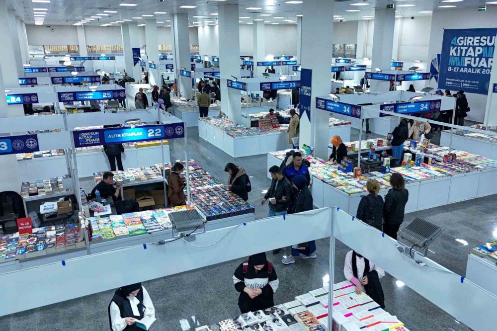 GİRESUN BELEDİYESİ TARAFINDAN BU YIL 4. "SÜ DÜZENLENEN GİRESUN KİTAP FUARI, KAPILARINI KİTAPSEVERLERE AÇTI