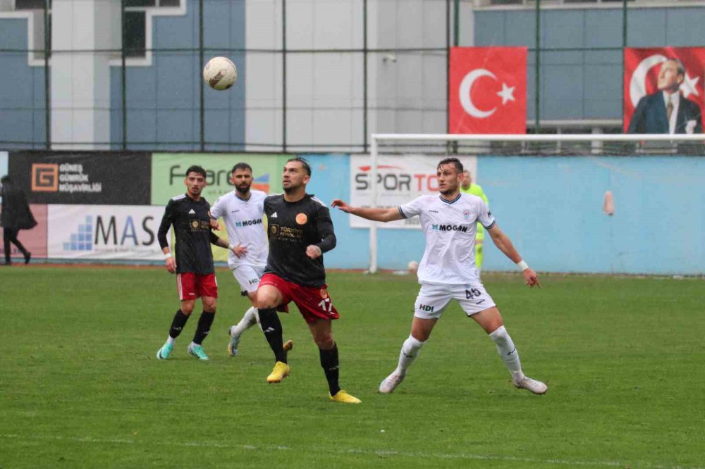 TFF 3. LİG 2. GRUPTA MÜCADELE VEREN RİZE TEMSİLCİSİ PAZARSPOR EVİNDE BATMAN PETROLSPOR'A 1 - 0 MAĞLUP OLDU