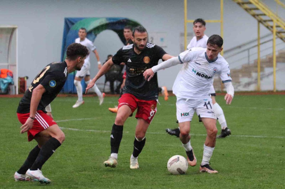 TFF 3. LİG 2. GRUPTA MÜCADELE VEREN RİZE TEMSİLCİSİ PAZARSPOR EVİNDE BATMAN PETROLSPOR'A 1 - 0 MAĞLUP OLDU