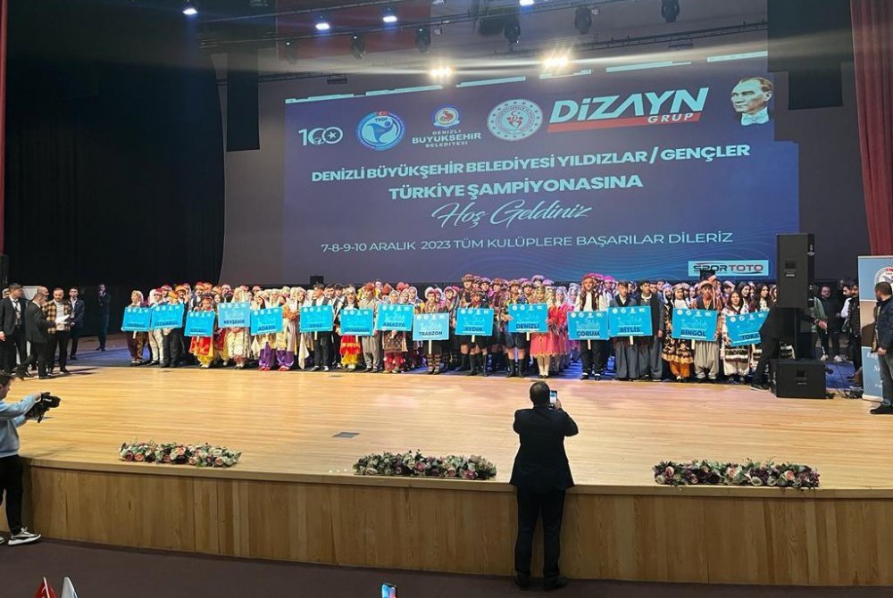 AMASYA'DA DEVLET KORUMASI ALTINDAKİ ÇOCUKLARIN OLUŞTURDUĞU HALK OYUNLARI EKİBİ, YILDIZLAR VE GENÇLER HALK OYUNLARI TÜRKİYE ŞAMPİYONASI'NDA JÜRİ ÖZEL ÖDÜLÜ ALDI
