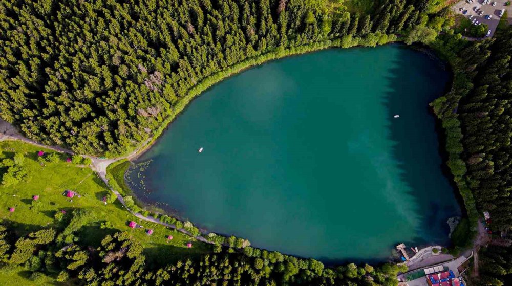 ARTVİN’İN KARAGÖLLERİNE ZİYARETÇİ AKINI OLDU. ARTVİN'İN DOĞAL HARİKASI BORÇKA VE ŞAVŞAT KARAGÖLLERİNİ BU YIL 580 BİN 432 KİŞİYİ ZİYARET ETTİ