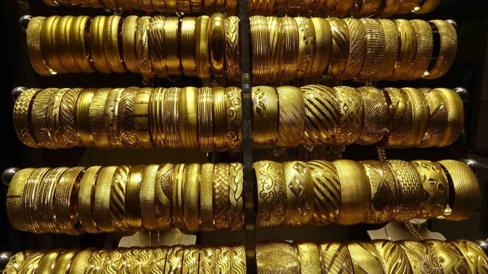 ALTININ GRAM FİYATININ HER GEÇEN GÜN ARTMASI İLE YAKLAŞIK 2 YIL ÖNCESİNE KADAR TRABZON HASIR BİLEZİĞİNİN SETİ 110 BİN TL CİVARLARINDA SATILIRKEN, BUGÜN BU FİYAT KATLANARAK 250-350 BİN SEVİYELERİNE KADAR YÜKSELDİ