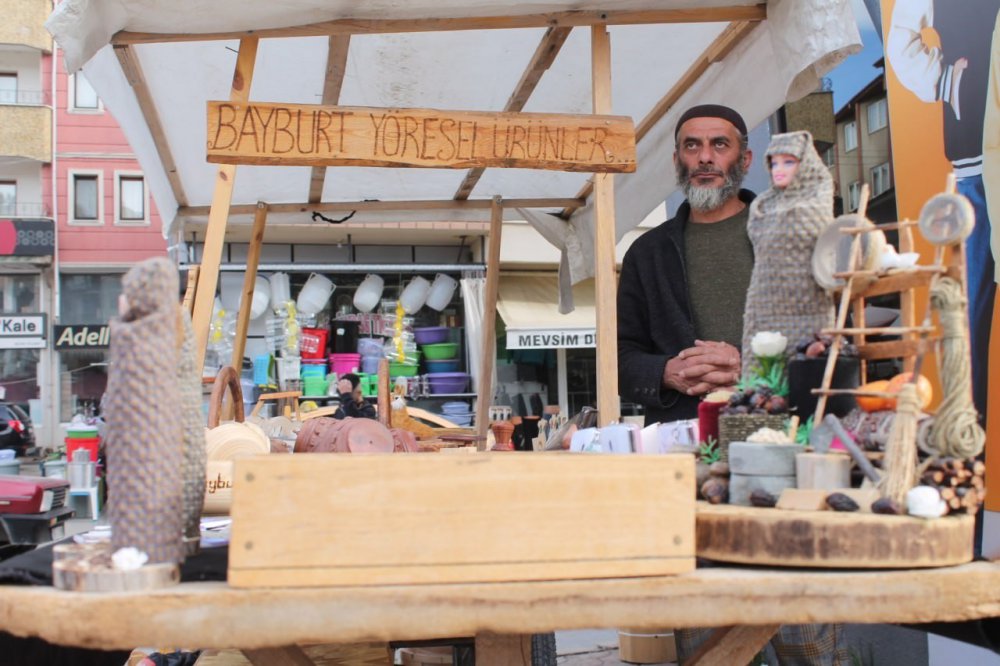 BAYBURT'TA YAŞAYAN MUSTAFA OZULU İSİMLİ VATANDAŞ EMEKLİ OLDUKTAN SONRA, ÇOCUKLUK HAYALİ OLAN AHŞAP İŞİNE GİRDİ