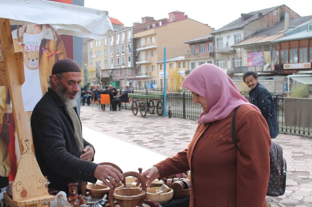 BAYBURT'TA YAŞAYAN MUSTAFA OZULU İSİMLİ VATANDAŞ EMEKLİ OLDUKTAN SONRA, ÇOCUKLUK HAYALİ OLAN AHŞAP İŞİNE GİRDİ