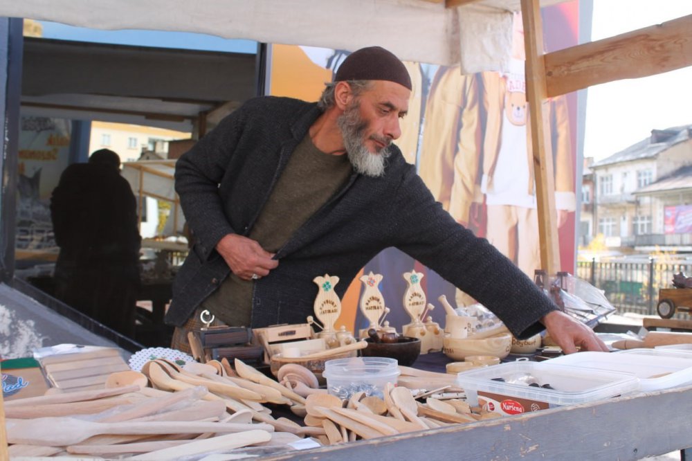BAYBURT'TA YAŞAYAN MUSTAFA OZULU İSİMLİ VATANDAŞ EMEKLİ OLDUKTAN SONRA, ÇOCUKLUK HAYALİ OLAN AHŞAP İŞİNE GİRDİ