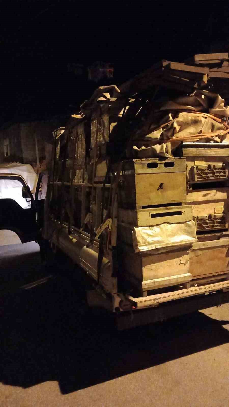 RİZELİ ARICI MAHMUT ATABAY, ARILARIN KAFKAS ARISI DEĞİL DENİLEREK ARDAHAN VE ARTVİN’DEN ÇIKARTILMIŞTI. ARILARININ "KAFKAS ARISI" OLDUĞU GERÇEĞİNİ KANITLADI.ÖLEN ARILARININ ZARARINI KARŞILAMAK İÇİN HUKUK MÜCADELESİ BAŞLATTI