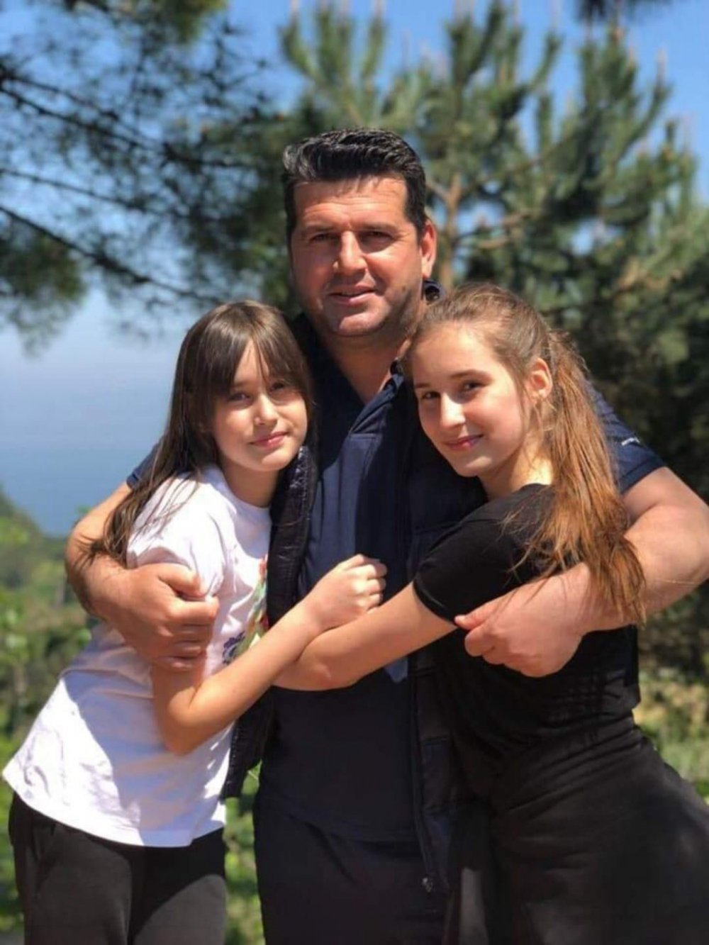 NİJERYA'YA SPORCU İZLEMEK VE FUTBOL AKADEMİLERİNİ ZİYARET ETMEK AMACIYLA GİDEN KOCAELİSPOR ASBAŞKANI 48 YAŞINDAKİ EMRE CAN , SITMA HASTALIĞINA YAKALANARAK HAYATINI KAYBETTİ