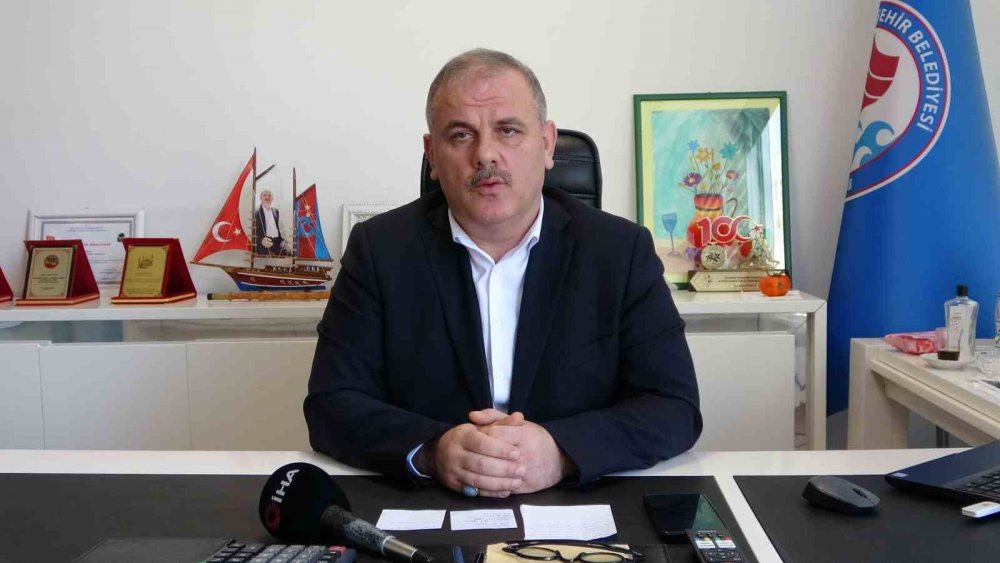 TRABZON'UN BOZTEPE MAHALLESİNDE AHİ EVREN DEDE CAMİİ YANINDA YER ALAN DENİZ MANZARALI MEZARLIK ALANINA DEFİNLER BAŞLADI