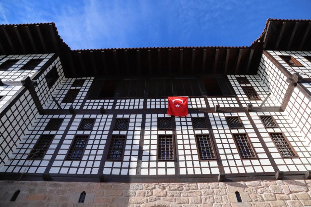 TRABZON'UN OF İLÇESİ SIRAAĞAÇ (ÇALEK) MAHALLESİ'NDE ÇAKIROĞLU İSMAİL AĞA TARAFINDAN 1805 YILINDA İNŞA EDİLEN ÇAKIROĞLU İSMAİL AĞA KONAĞI'NIN RESTORASYON ÇALIŞMALARININ YÜZDE 95'İ BİTTİ