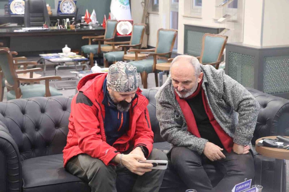 YUSUFELİ BARAJI NEDENİYLE SULAR ALTINDA KALAN İLÇEDE TURİZMİ CANLANDIRMAK VE YAMAÇ PARAŞÜTÜ SPORUNUN ALT YAPISINI OLUŞTURMAK AMACIYLA KEŞİF UÇUŞLARI YAPILDI