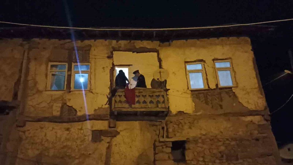 IRAK'IN KUZEYİNDE BÖLÜCÜ TERÖR ÖRGÜTÜ MENSUPLARI TARAFINDAN YAPILAN SALDIRI SONUCUNDA ŞEHİT OLAN PİYADE SÖZLEŞMELİ ER YASİN KARACA'NIN (23) ŞEHADET HABERİ BABA OCAĞINA ULAŞTI