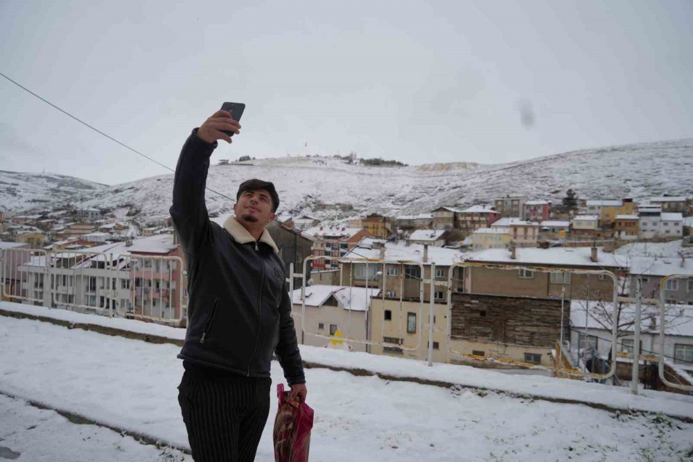 BAYBURT’TA KAR NEDENİYLE OKULLAR BUGÜN ( PAZARTESİ ) 1 GÜN TATİL EDİLDİ