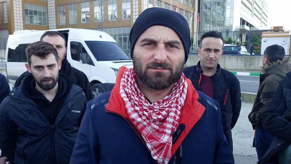 ÇAYKUR'UN 100. YIL ÇAY PAKETLEME FABRİKASI'NDA VARDİYALI ÇALIŞAN İŞÇİLER, SÜREKLİ YILIN AYNI DÖNEMİNDE ÇALIŞTIRILMALARINA TEPKİ GÖSTEREREK ÇALIŞMA DÖNEMLERİNİN DÜZELTİLMESİNİ TALEP ETTİ