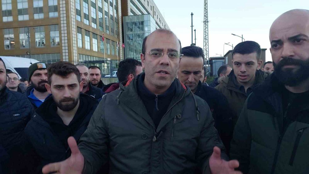 ÇAYKUR'UN 100. YIL ÇAY PAKETLEME FABRİKASI'NDA VARDİYALI ÇALIŞAN İŞÇİLER, SÜREKLİ YILIN AYNI DÖNEMİNDE ÇALIŞTIRILMALARINA TEPKİ GÖSTEREREK ÇALIŞMA DÖNEMLERİNİN DÜZELTİLMESİNİ TALEP ETTİ