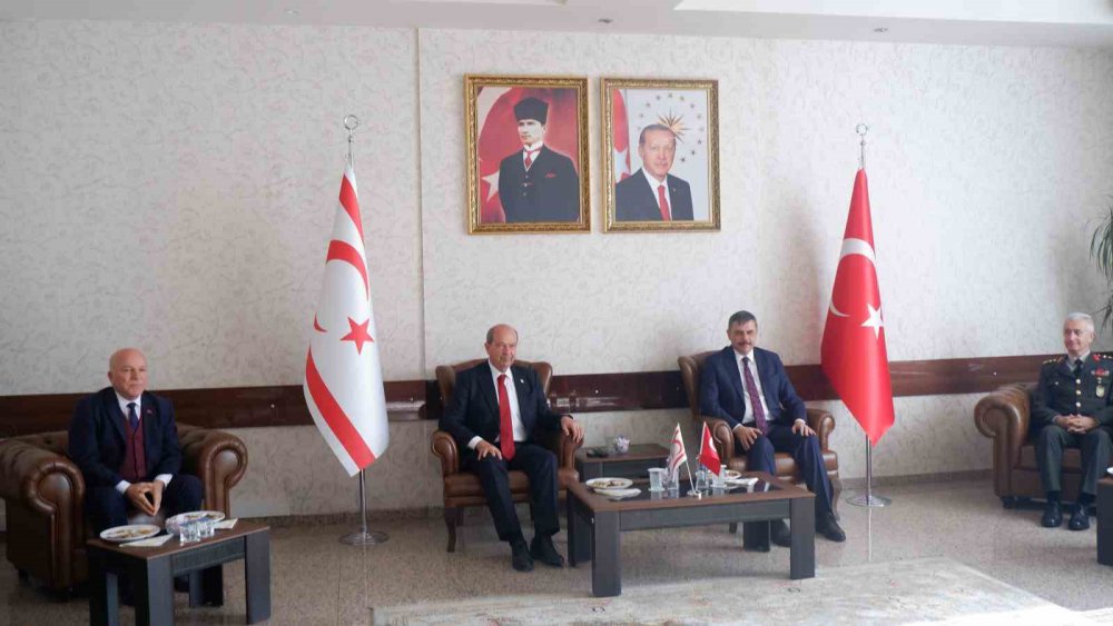 KUZEY KIBRIS TÜRK CUMHURİYETİ CUMHURBAŞKANI ERSİN TATAR, KARS'TA DÜZENLENEN KONFERANSA KATILMAK ÜZERE BUGÜN HAVA YOLU İLE ERZURUM'A GELDİ