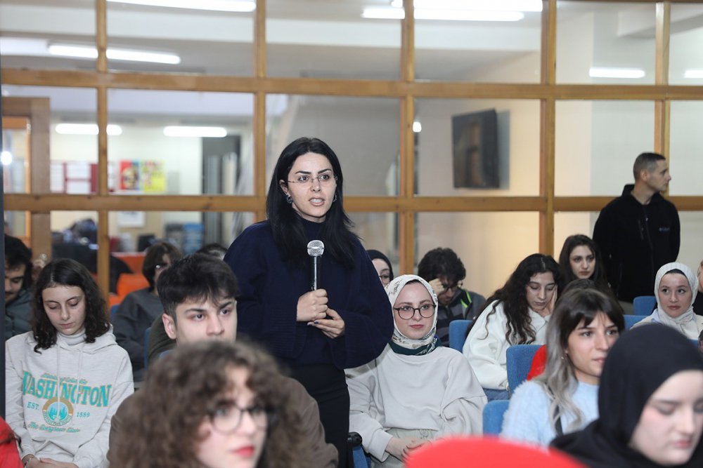 AKÇAABAT BELEDİYE BAŞKANI OSMAN NURİ EKİM, GENÇLİK BULUŞMALARI KAPSAMINDA TRABZON ÜNİVERSİTESİ GÜZEL SANATLAR FAKÜLTESİ ÖĞRENCİLERİ İLE BİR ARAYA GELDİ