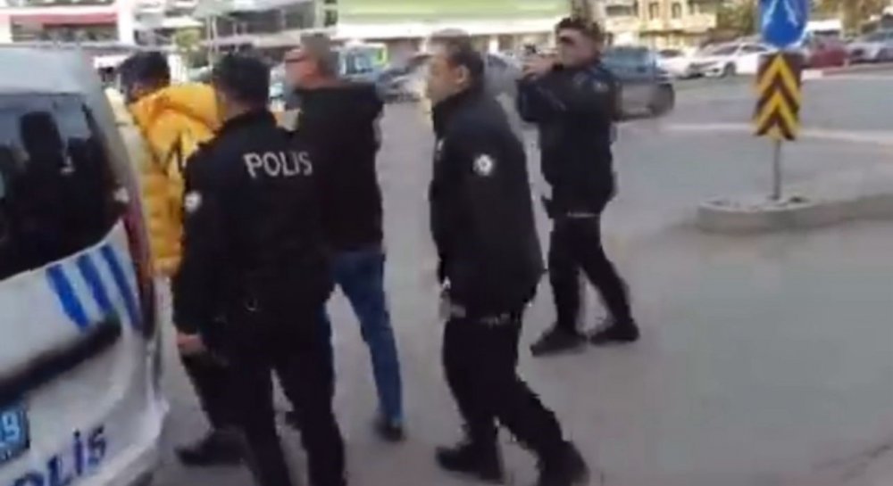 SÜPER KUPA FİNALİNİN ERTELENMESİNİN ARDINDAN SOSYAL MEDYADA KÜFÜRLÜ PAYLAŞIM YAPAN BİR FENOMEN, SAMSUN'DA GÖZALTINA ALINDI