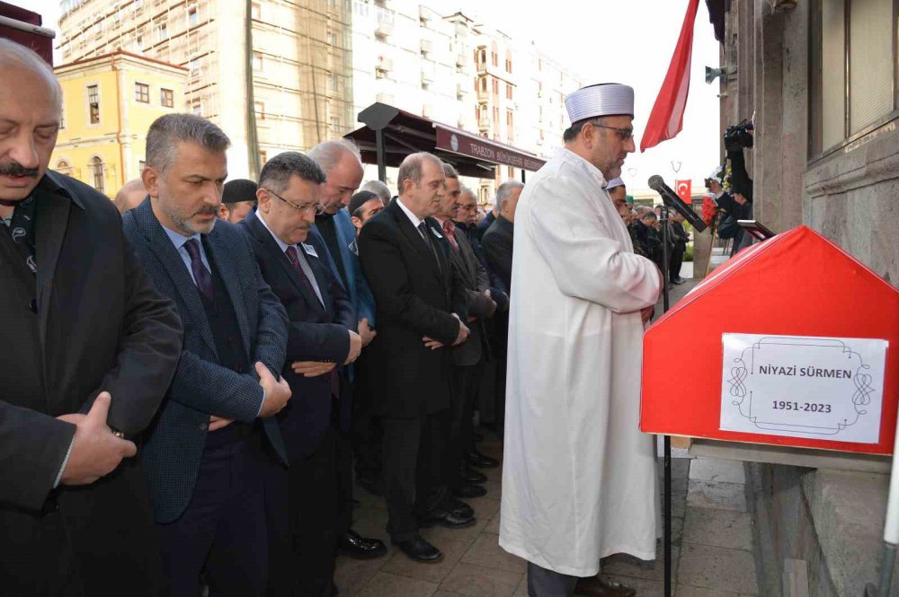 TEDAVİ GÖRDÜĞÜ HASTANEDE DÜN HAYATINI KAYBEDEN TRABZON ESKİ BELEDİYE BAŞKANLARINDAN NİYAZİ SÜRMEN İÇİN BUGÜN SON YOLCULUĞUNA UĞURLANDI