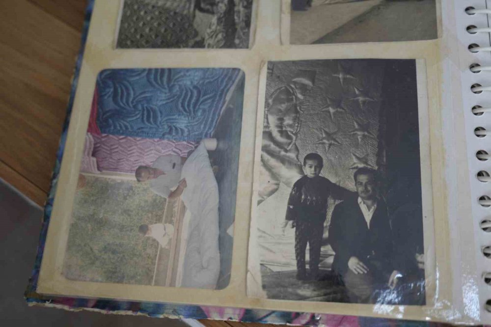 GÜMÜŞHANE'DE YAŞAYAN 59 YAŞINDAKİ OĞUZ BURUNCU, 7 YAŞINDA BABASININ YANINDA ÖĞRENDİĞİ UNUTULMAYA YÜZ TUTMUŞ YORGANCILIK MESLEĞİNİ 4. KUŞAK OLARAK 52 YILDIR SÜRDÜRÜYOR