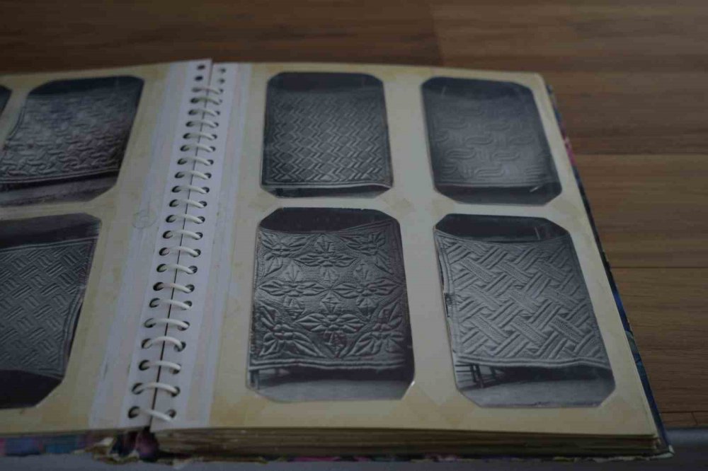 GÜMÜŞHANE'DE YAŞAYAN 59 YAŞINDAKİ OĞUZ BURUNCU, 7 YAŞINDA BABASININ YANINDA ÖĞRENDİĞİ UNUTULMAYA YÜZ TUTMUŞ YORGANCILIK MESLEĞİNİ 4. KUŞAK OLARAK 52 YILDIR SÜRDÜRÜYOR