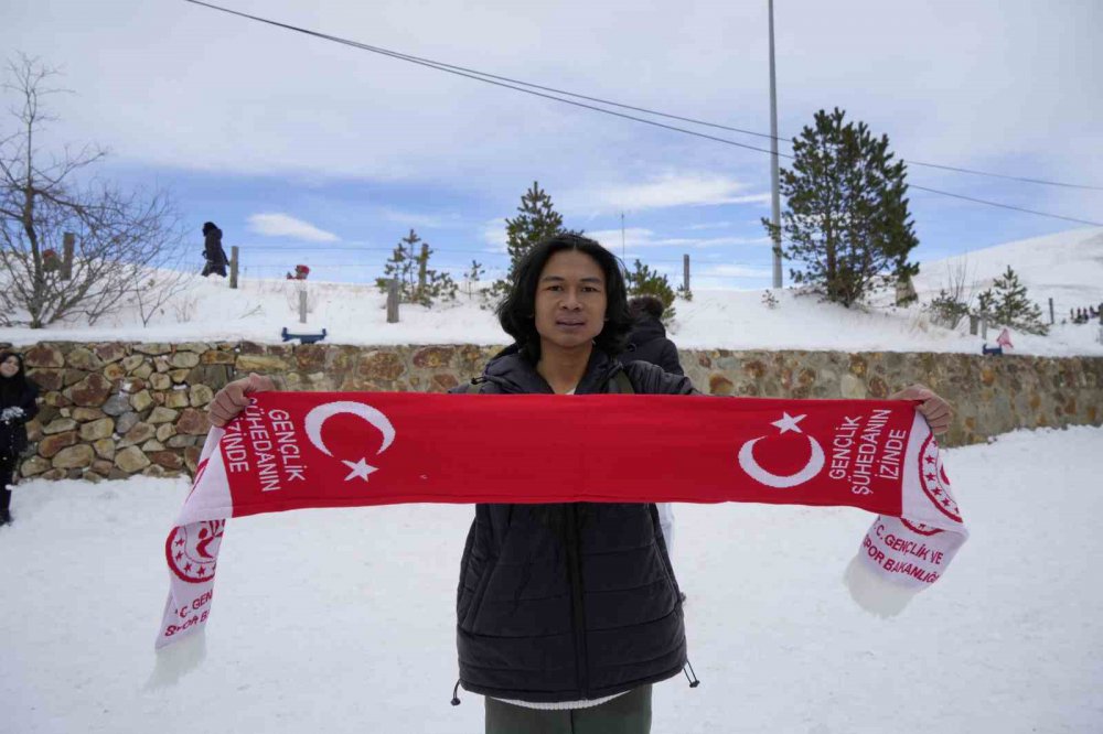 YÜZLERCE KİŞİ ZİGANA DAĞI’NDA SARIKAMIŞ ŞEHİTLERİ İÇİN YÜRÜDÜ