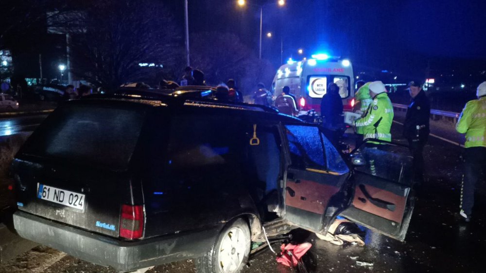 BOLU'DA D-100 KARA YOLUNDA ANKARA İSTİKAMETİNDE SEYREDEN BİR OTOMOBİL, U DÖNÜŞÜ YAPMAK İSTEYEN BİR BAŞKA OTOMOBİL İLE ÇARPIŞTI. FECİ KAZADA 6 KİŞİ YARALANDI