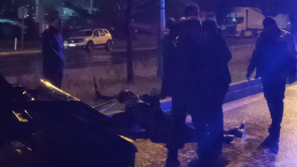 BOLU'DA D-100 KARA YOLUNDA ANKARA İSTİKAMETİNDE SEYREDEN BİR OTOMOBİL, U DÖNÜŞÜ YAPMAK İSTEYEN BİR BAŞKA OTOMOBİL İLE ÇARPIŞTI. FECİ KAZADA 6 KİŞİ YARALANDI