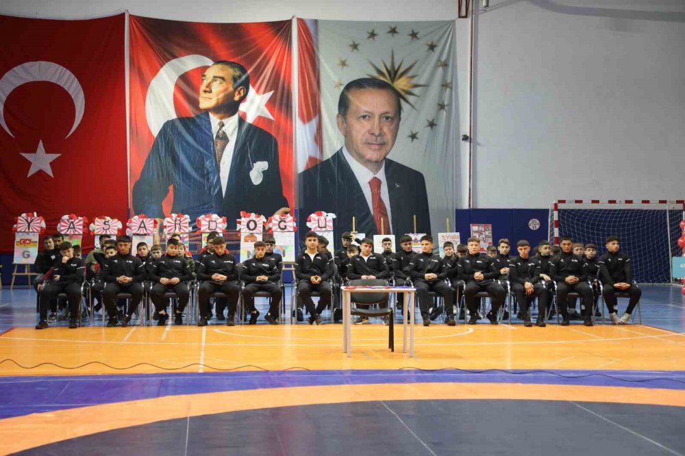 OLİMPİYAT, DÜNYA VE AVRUPA ŞAMPİYONU ESKİ MİLLİ GÜREŞÇİ YAŞAR DOĞU, VEFATININ 63. YILINDA MEMLEKETİ SAMSUN'UN KAVAK İLÇESİNDE ANILDI.OĞLU, EFSANE GÜREŞÇİ YAŞAR DOĞU’YU ANLATTI: "HİÇBİR ZAMAN ŞOVMENLİK YAPMADI”